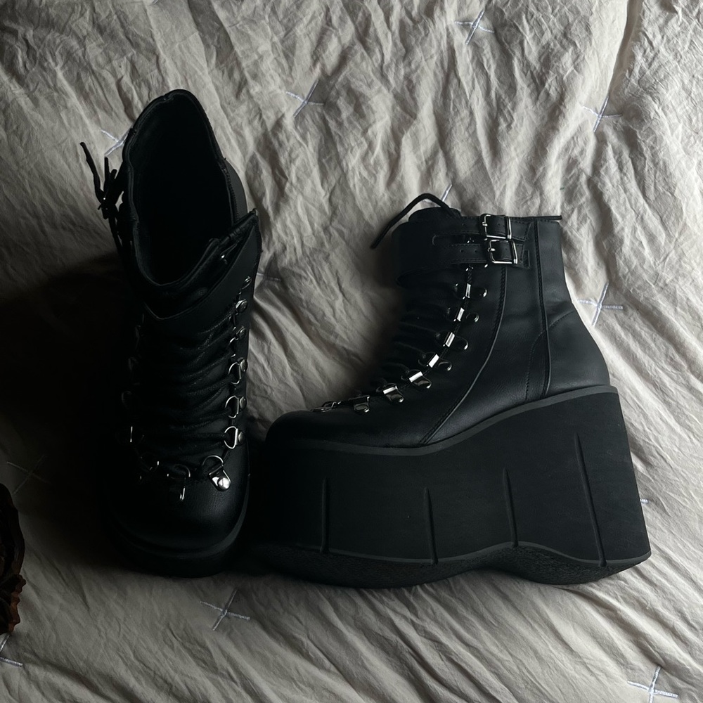 demonia boots